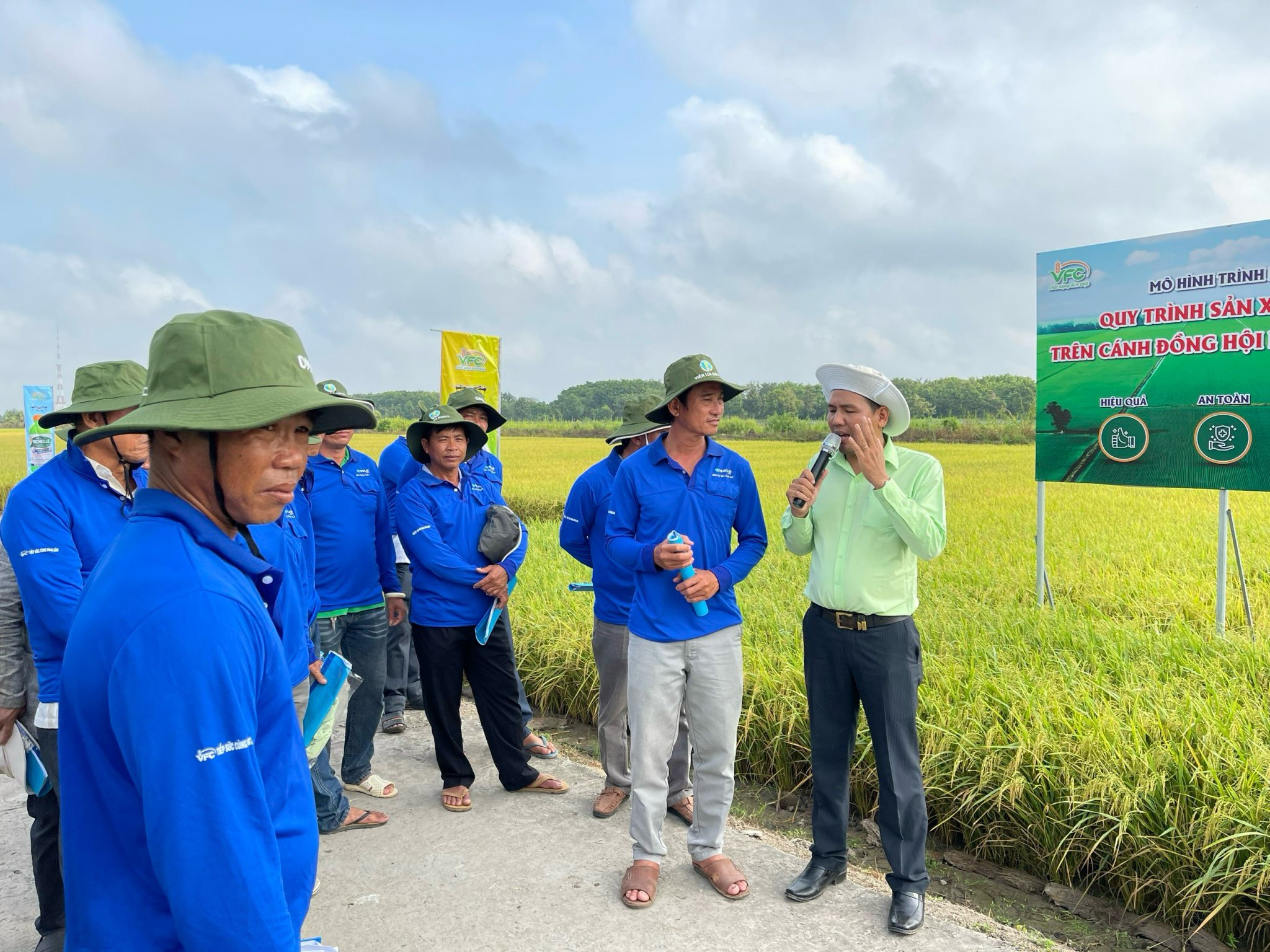 z5176040059558_7282e30dbfbbca159c6beb34ef8de957